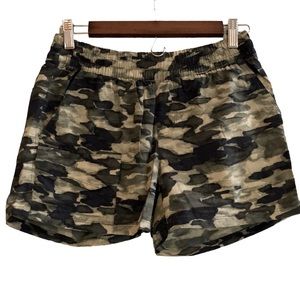 COLUMBIA WOMENS CAMOUFLAGE CARGO SHORTS GREEN SIZE SMALL